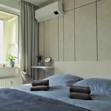 Top Urban Apartment - Free Parking, Green Energy, Modern Style Bratislava Esterno foto
