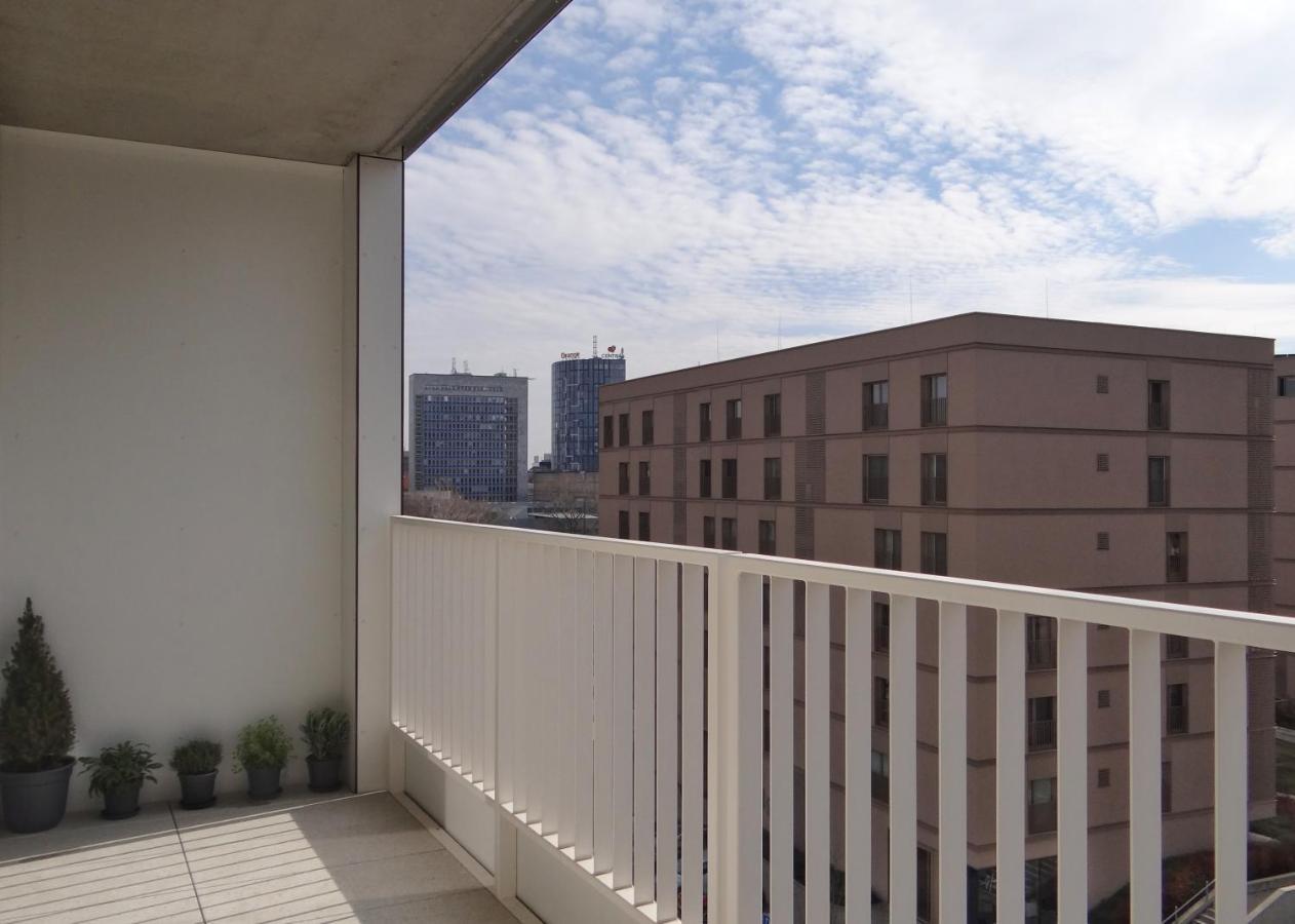 Top Urban Apartment - Free Parking, Green Energy, Modern Style Bratislava Esterno foto