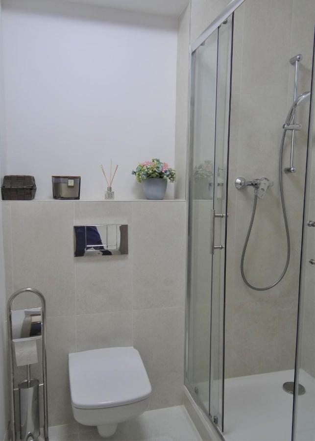 Top Urban Apartment - Free Parking, Green Energy, Modern Style Bratislava Esterno foto